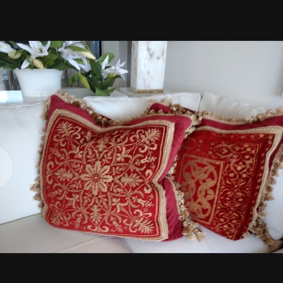 Elegant Vintage StyleRed & Gold Decorative Throw Pillow - Brand